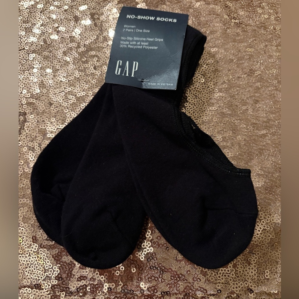 NWT Gap 2 pairs women’s no-show black socks w/silicone heel grip